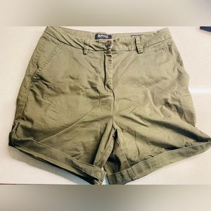 Buffalo Green Shorts Size 6